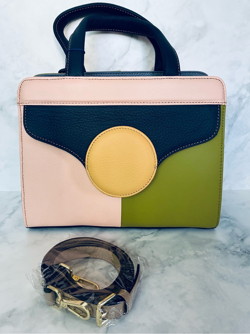 AmeriLeather Arlene Leather Crossbody Bag with a Retro Vibe. New with Tag.